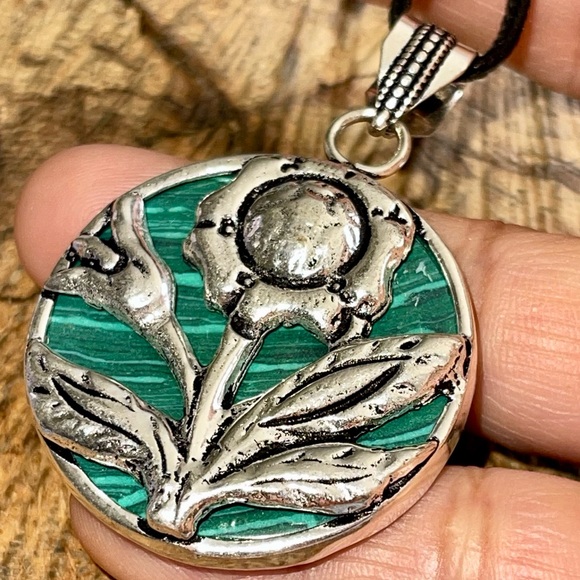 Reversible Green Calsilica Pendant 2” - Picture 1 of 9